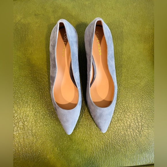 Cole Haan Pointy Toes Block Heel Pump in pretty blue suede, New! - Picture 4 of 6